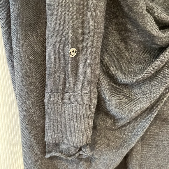 Lululemon Gorgeous Top! Size 4! 🥰 - Picture 3 of 5